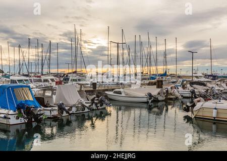 Sonnenuntergang in Koper Marina, Slowenien Stockfoto