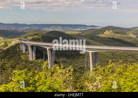 CrNi Kal Viadukt, Hochwa-Brücke in Slowenien Stockfoto