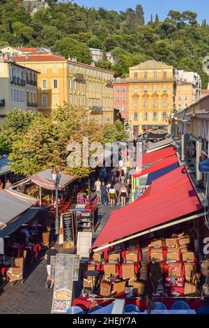 Nizza, Frankreich, 2019. Blick aus der Vogelperspektive auf den Stadtplatz und den Markt von Cours Saleya. Quelle: Vuk Valcic / Alamy Stockfoto