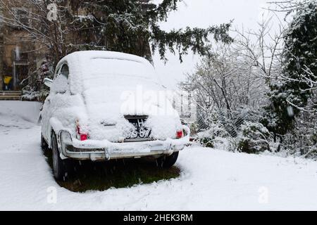 Rieti, Rieti, Italien. 9th Januar 2022. Schneefall und schlechtes Wetter in niedrigen Lagen im zentralen Apennin bedeckten die Provinz Rieti. Grecchio (Rieti), 9. Dezember 2022 (Bildquelle: © Riccardo Fabi/Pacific Press via ZUMA Press Wire) Stockfoto