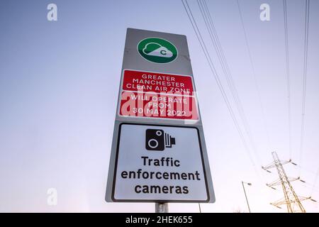 Greater Manchester Clean Air Zone. Bury New Road, Manchester 2022. Stockfoto