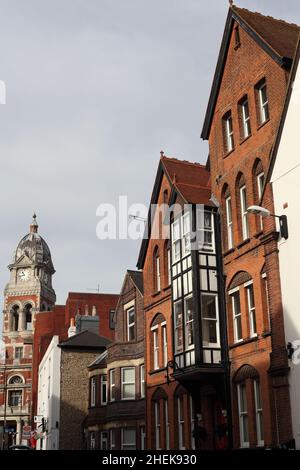 Eastbourne historisches Rathaus Gebäude in den 1800er Jahren mit seinem 130 Fuß hohen Uhrenturm, Grove Road, Little Chelsea, Eastbourne, East Sussex, VEREINIGTES KÖNIGREICH Stockfoto