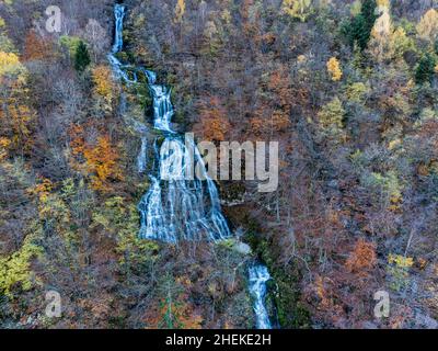 Magie des Fontanons von Goriuda im Herbst. Stockfoto