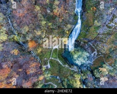 Magie des Fontanons von Goriuda im Herbst. Stockfoto