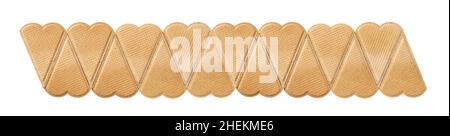 Eine Reihe von süßen herzförmigen Waffeln zum Dessert garnieren isoliert auf weißem Hintergrund. Dünne flache Waffelplätzchen für Eiscreme-Dekoration Makro. Stockfoto