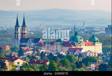 Luftansicht von Kloster und Kirche in Klosterneuburg, Wien Stockfoto