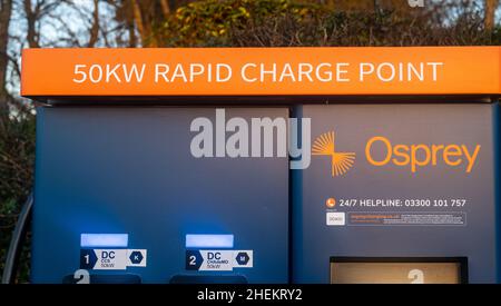 Osprey Lading 50kw Schnellladestelle für Elektrofahrzeuge. Teil des Shell-Rechenetzwerks. Stockfoto