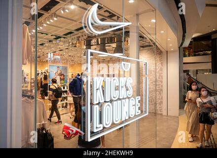 Hongkong, China. 10th Januar 2022. Der Nike Store der US-amerikanischen multinationalen Sportbekleidungsmarke in Hongkong. (Foto von Budrul Chukrut/SOPA Images/Sipa USA) Quelle: SIPA USA/Alamy Live News Stockfoto