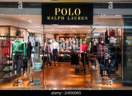 Hongkong, China. 10th Januar 2022. Die amerikanische Modemarke Polo Ralph Lauren ist in Hongkong zu sehen. (Foto von Budrul Chukrut/SOPA Images/Sipa USA) Quelle: SIPA USA/Alamy Live News Stockfoto