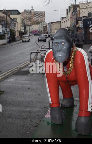 Die Gorilla-Skulptur in Bedmister Bristol UK Stockfoto