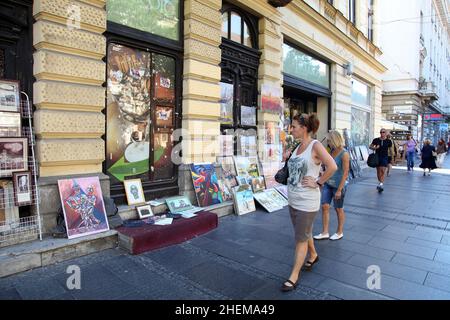 BELGRAD, SERBIEN - SEPTEMBER 10: Menschen zu Fuß an beliebten Ausflugszielen von Touristen Knez Mihailova am 10. September 2012 in Belgrad, Serbien. Stockfoto