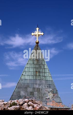 Kreuz in der Kirche der Heiligen Mutter Gottes Ruzica in Belgrad, Serbien. Stockfoto