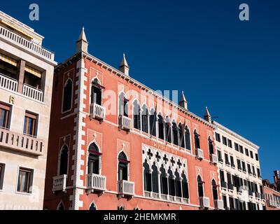 Venedig, Italien - Januar 6 2022: Danieli Hotel, eine Luxusunterkunft im Palazzo Dandolo. Stockfoto