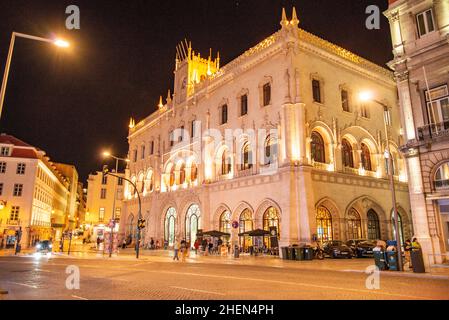 Der Bahnhof Rossio am Rossia-Platz in Baixa in der Stadt Lissabon in Portugal. Portugal, Lissabon, Oktober 2021 Stockfoto