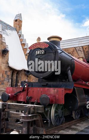 Orlando, USA – 17. Juli 2021: Der Hogwarts Express auf der Zauberwelt von Harry Potter in Adventure Island der Universal Studios Orlando. Stockfoto