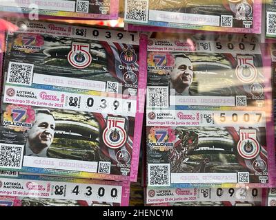 Cachitos von der nationalen Lotterie zum Gedenken an 115 Jahre Club Deportivo Guadalajara, Chivas Rayadas del Guadalajara in Hermosillo, Sonora, Mexiko. (Foto von Luis Gutierrez / NortePhoto) Cachitos de la loteria nacional conmemorando 115 años de Club Deportivo Guadalajara​, Chivas Rayadas del Guadalajara en Hermosillo, Sonora, Mexiko. (Foto von Luis Gutierrez / NortePhoto) Stockfoto