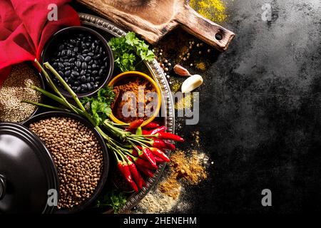 Schöne leckere appetitliche Zutaten Gewürze Red Chili Pepper Lebensmittelgeschäft zum Kochen gesunde Küche. Stockfoto