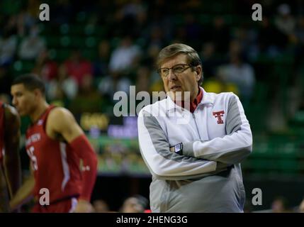 Waco, Texas, USA. 11th Januar 2022. Mark ADAMS, Cheftrainer der Texas Tech Red Raiders, während des NCAA-Basketballspiels zwischen den Texas Tech Red Raiders und Baylor Bears im Ferrell Center in Waco, Texas, in der Hälfte des Jahres 1st. Matthew Lynch/CSM/Alamy Live News Stockfoto