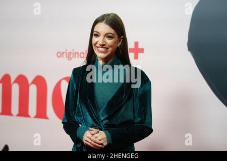 Madrid, Spanien. 11th Januar 2022. Ana Guerra nimmt an der Premiere von „Raphaelismo“ im Callao Cinema in Madrid Teil. (Foto: Atilano Garcia/SOPA Images/Sipa USA) Quelle: SIPA USA/Alamy Live News Stockfoto