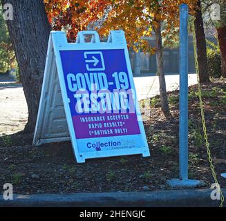 unterzeichnen Sie den Covid-19-Teststandort in Pleasanton, Kalifornien Stockfoto