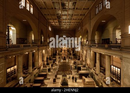 KAIRO, ÄGYPTEN - 13. NOVEMBER 2018: Museum der ägyptischen Altertümer in Kairo Stockfoto