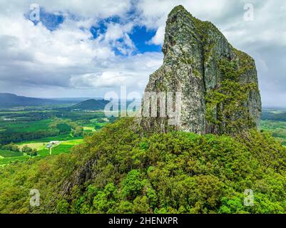 Nahaufnahme des Mount Coonowrin in den Glass House Mountains. Sunshine Coast, Queensland, Australien. Stockfoto