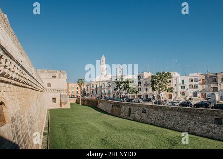 Bari Stadt, Italien - mittelalterliche Burg. Vollständiger italienischer Name: Castello Normmanno-Svevo. Blick auf das schwäbische Schloss oder das Castello Svevo in Bari, Italien Stockfoto