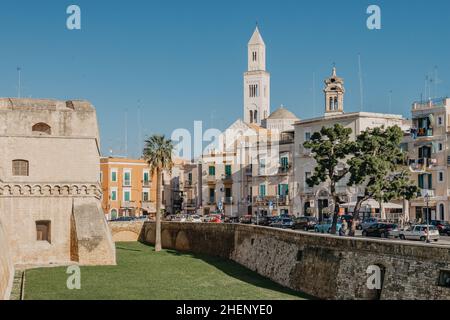 Bari Stadt, Italien - mittelalterliche Burg. Vollständiger italienischer Name: Castello Normmanno-Svevo. Blick auf das schwäbische Schloss oder das Castello Svevo in Bari, Italien Stockfoto