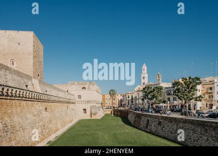 Bari Stadt, Italien - mittelalterliche Burg. Vollständiger italienischer Name: Castello Normmanno-Svevo. Blick auf das schwäbische Schloss oder das Castello Svevo in Bari, Italien Stockfoto