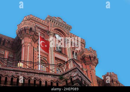 Ansicht des Phanar Greek Orthodox College (Türkisch: Fener Rum Lisesi) aus der Ferne. Stockfoto