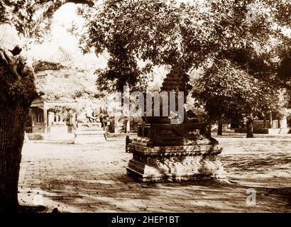 Innenhof, Llama-Tempel, Peking, China, Anfang 1900s Stockfoto