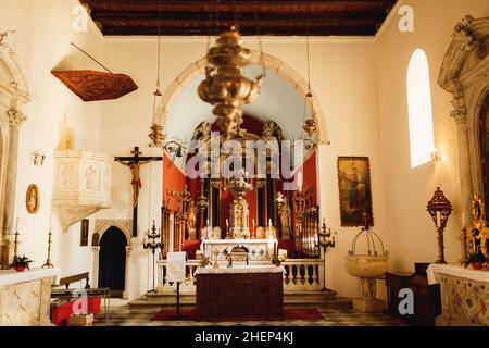 Inneneinrichtung der Kirche St. Nikolaus in Perast. Montenegro Stockfoto