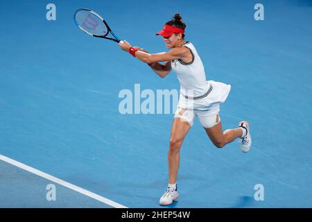 Sydney, Australien. 12th Januar 2022. Ajla Tomljanovic aus Australien spielt am 12. Januar 2022 im Sydney Olympic Park Tennis Center, Sydney, Australien, eine Rückhand gegen Paula Badosa aus Spanien während der 2. Runde des Sydney Tennis Classic 2022. Foto von Peter Dovgan. Nur zur redaktionellen Verwendung, Lizenz für kommerzielle Nutzung erforderlich. Keine Verwendung bei Wetten, Spielen oder Veröffentlichungen einzelner Clubs/Vereine/Spieler. Kredit: UK Sports Pics Ltd/Alamy Live Nachrichten Stockfoto