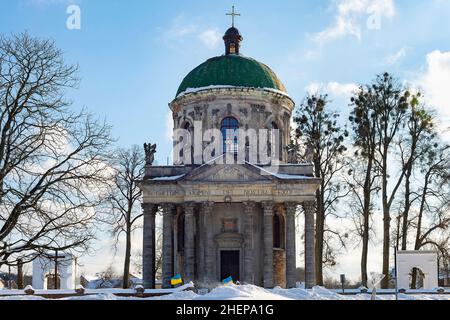 Kirche der Erhöhung von St. Joseph Winteransicht mit Schnee Stockfoto