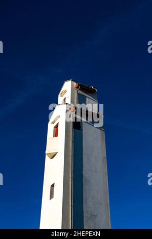 Der Zwillingsleuchtturm phare von André Pavlovsky in Ciboure und Saint Jean de Luz im französischen Baskenland, Pyrenees Atlantique, wurde 1936 erbaut. Stockfoto