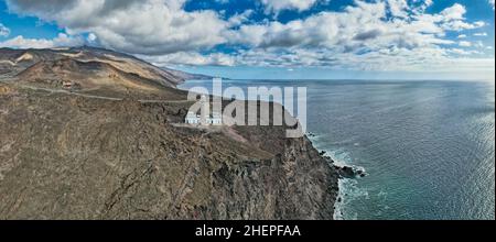 Luftpanorama der Südwestküste von El Hierro (Kanarische Inseln) in der Nähe des Leuchtturms Faro de Orchilla Stockfoto