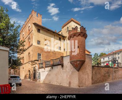 BH, Cuneo, Piemont, Italien - 28. Oktober 2021: PalazzoTraversa, Museum für Archäologie und Kunstgeschichte Stockfoto