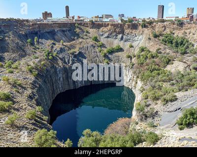 Das Big Hole, das größte von Hand gefertigt Bohrung in die Welt im Kimberley Mine in Südafrika Stockfoto