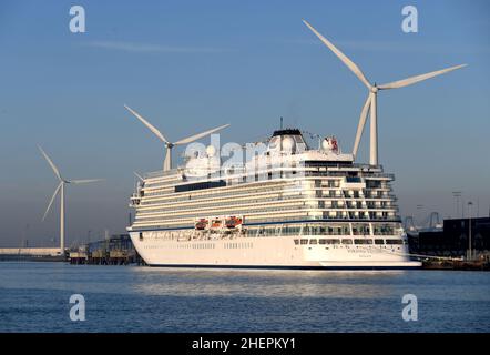 12/01/2022 London International Cruise Terminal Tilbury UK Viking Venus ist das erste Kreuzfahrtschiff, das 2022 den London International Cruise Terminal besucht Stockfoto