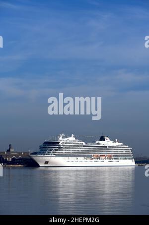 12/01/2022 London International Cruise Terminal Tilbury UK Viking Venus ist das erste Kreuzfahrtschiff, das 2022 den London International Cruise Terminal besucht Stockfoto