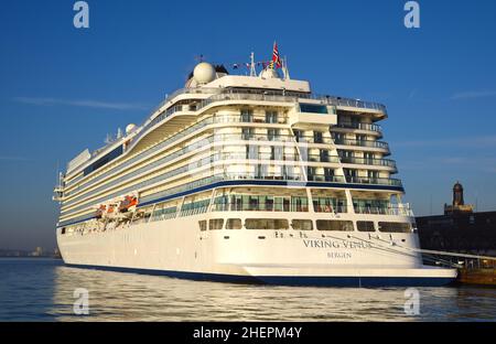 12/01/2022 London International Cruise Terminal Tilbury UK Viking Venus ist das erste Kreuzfahrtschiff, das 2022 den London International Cruise Terminal besucht Stockfoto