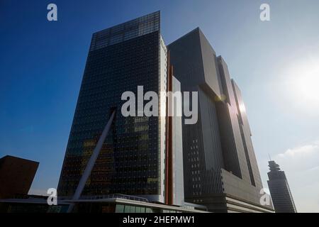 Designer-Gebäude De Rotterdam an der Maas in Rotterdam Stockfoto