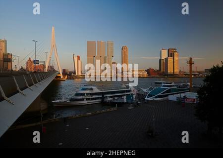 Designer-Gebäude De Rotterdam an der Maas in Rotterdam Stockfoto
