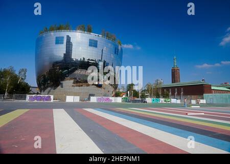 Skatepark vor dem Depot des Museums Boijmans van Beuningen in Rotterdam Stockfoto