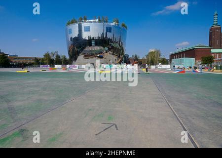 Skatepark vor dem Depot des Museums Boijmans van Beuningen in Rotterdam Stockfoto