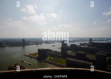 Atemberaubender Blick auf die Skyline von Rotterdam Stockfoto