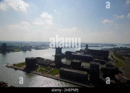 Atemberaubender Blick auf die Skyline von Rotterdam Stockfoto