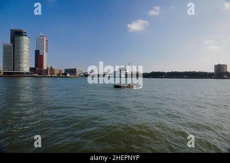 Atemberaubender Blick auf die Skyline von Rotterdam Stockfoto