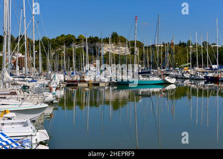 Hafen von Mortagne-sur-Gironde eine Gemeinde im Département Charente-Maritime im Südwesten Frankreichs Stockfoto