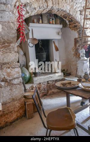 Interieur eines alten Trulli von Alberobello, Italien Stockfoto